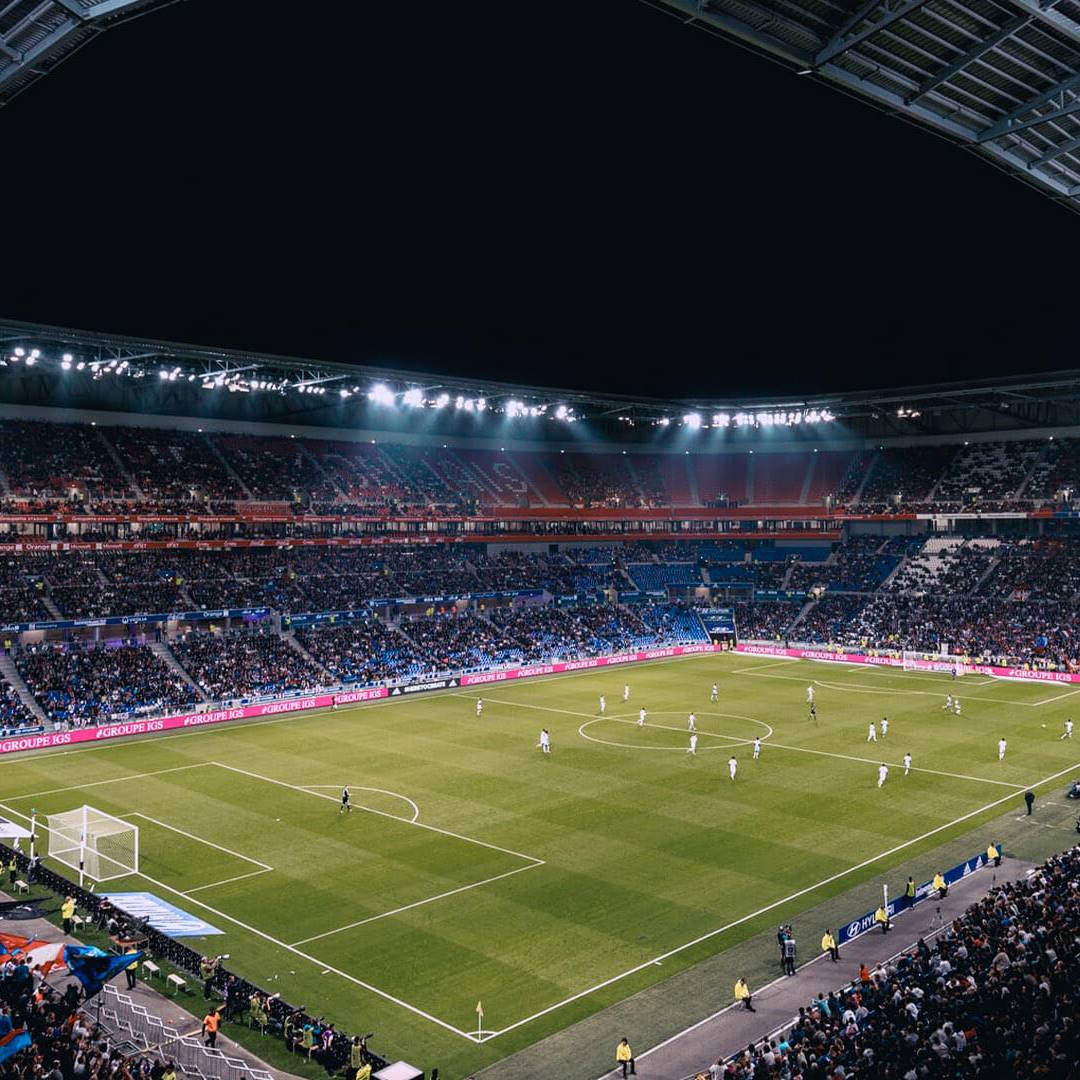 Estadio de fútbol visto desde las gradas